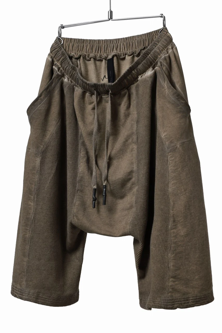 FIRST AID TO THE INJURED STRAIGHT SHORTS / COLD DYED SWITCHING JERSEY (TIMBER WOLF) - Image 2