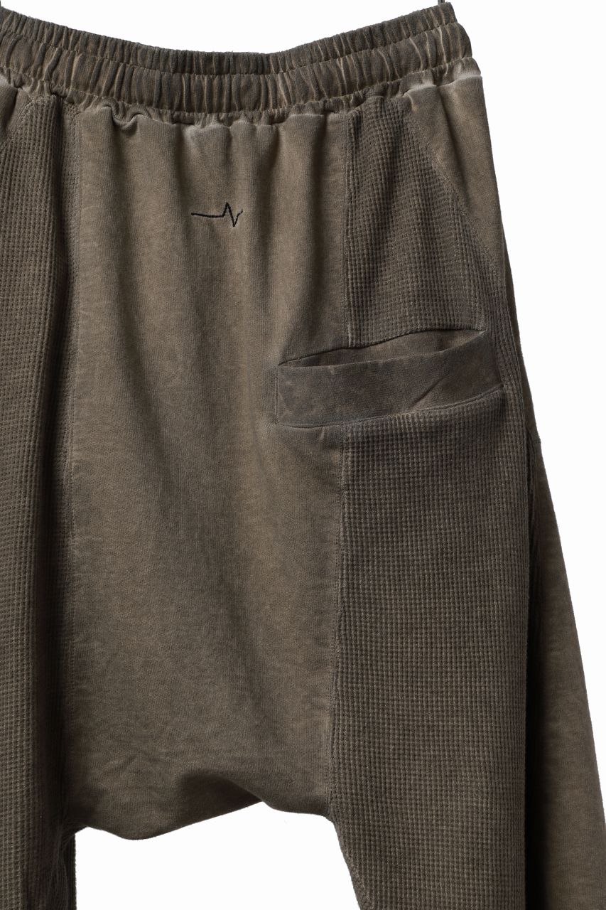 FIRST AID TO THE INJURED STRAIGHT SHORTS / COLD DYED SWITCHING JERSEY (TIMBER WOLF) - Image 8