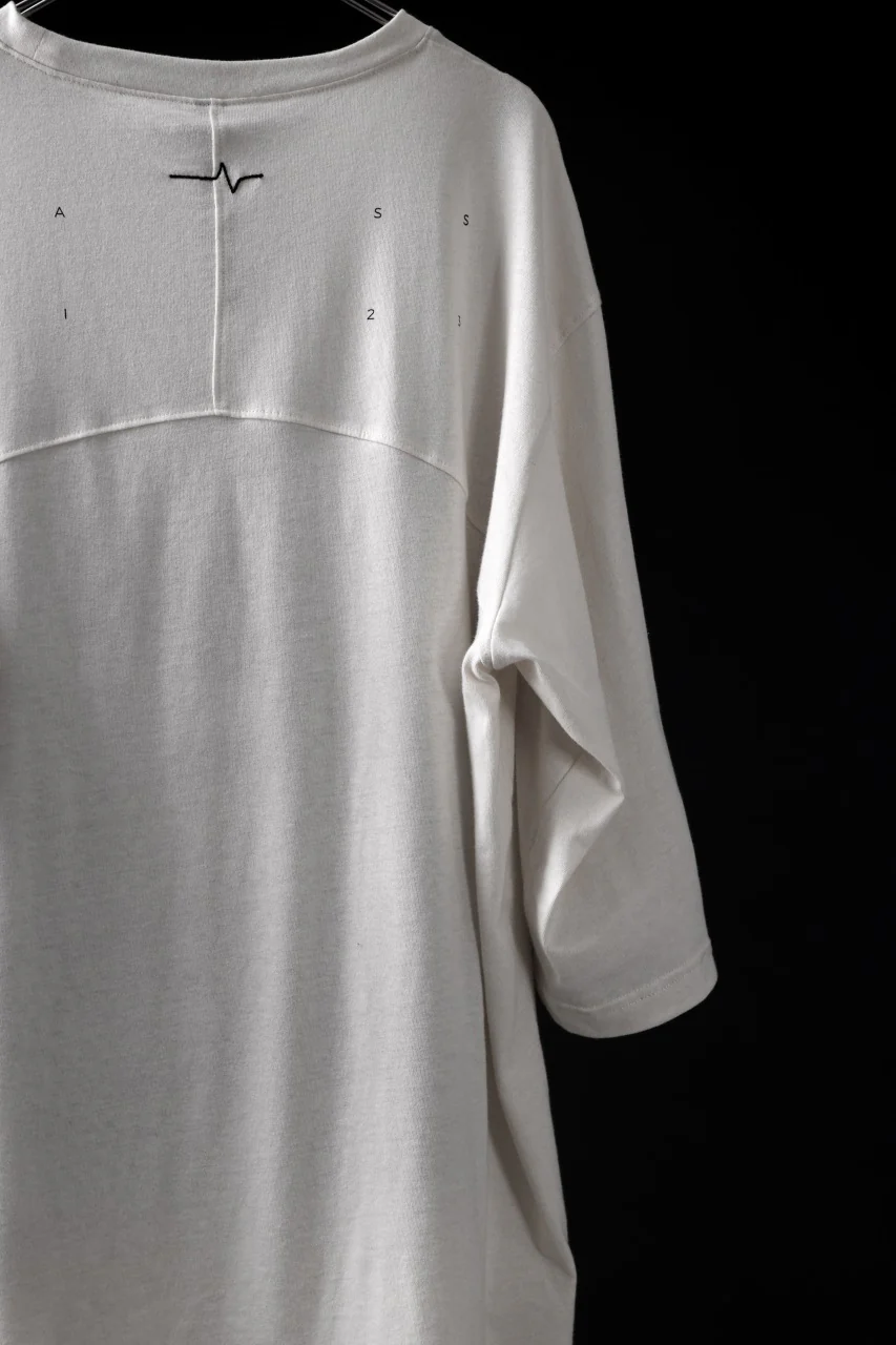FIRST AID TO THE INJURED "THE HIDDEN" GRAPHIC T-SHIRT / COLD DYED (TURTLEDOVE) - Image 9