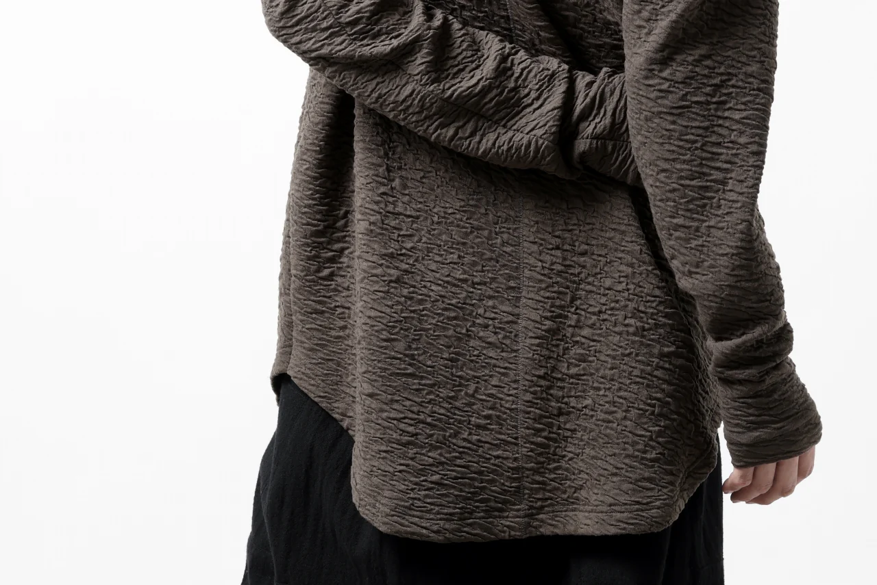 FIRST AID TO THE INJURED -UMEO- MOCK NECK LS TOPS / DOUBLE WAVY JERSEY (FOSSIL) - Image 30