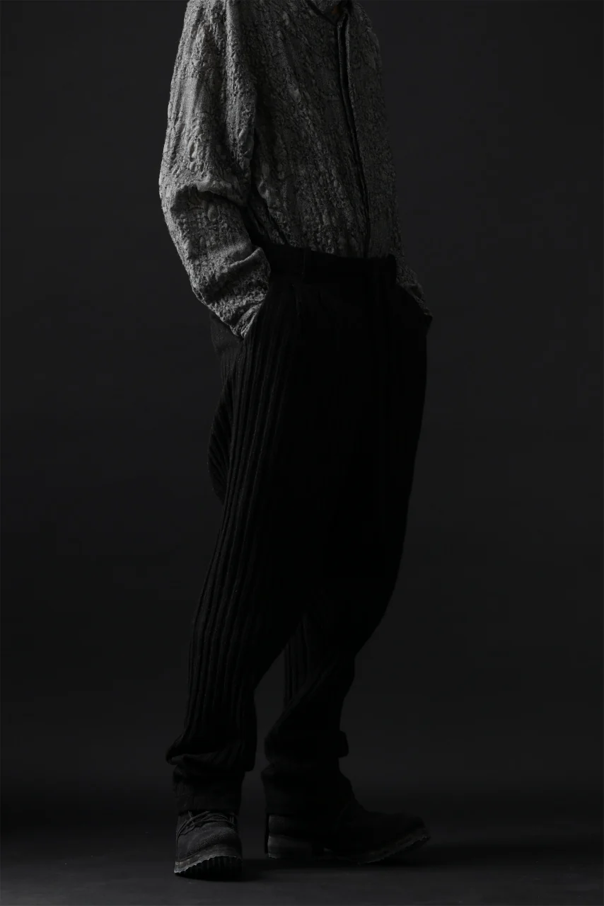 forme d'expression 2-Tucked Sarouel Pants (Black) - Image 26