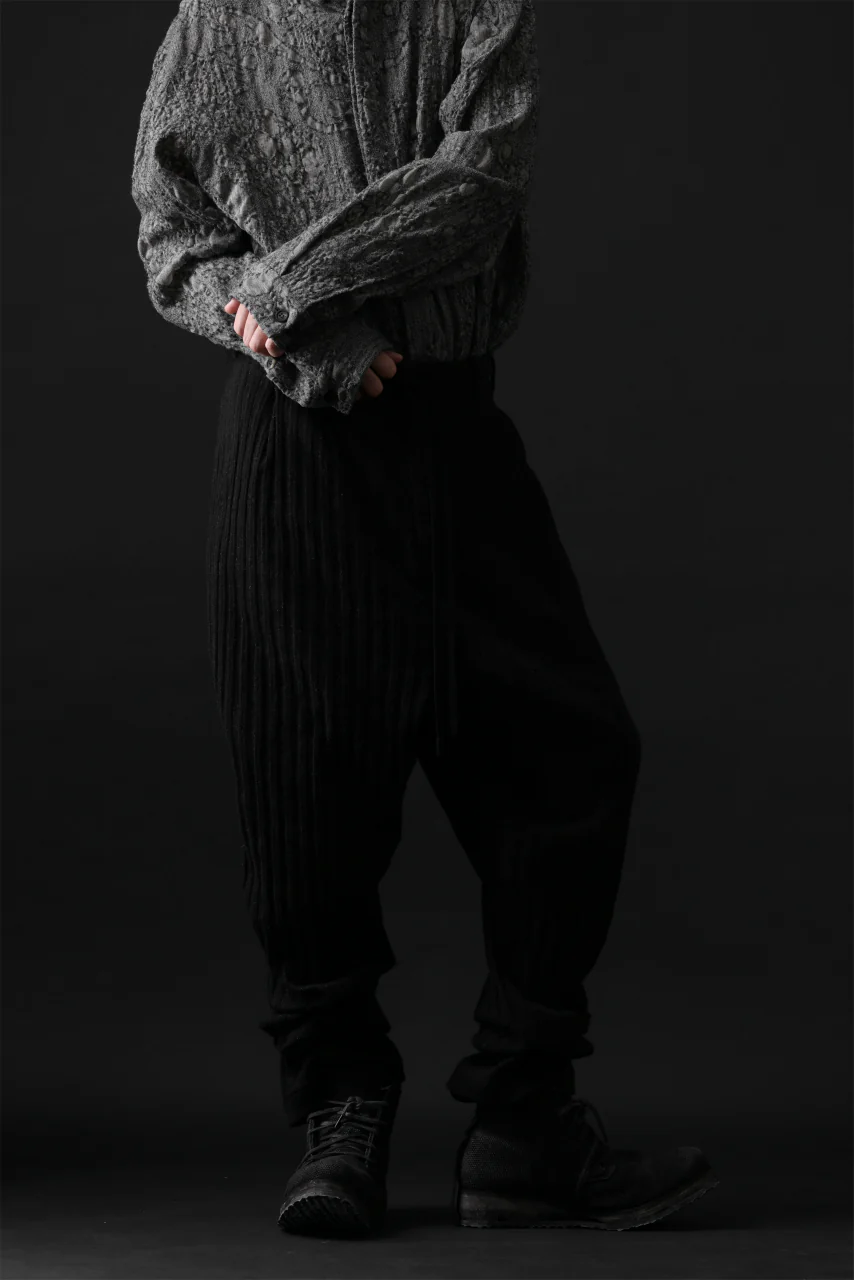 forme d'expression 2-Tucked Sarouel Pants (Black) - Image 27