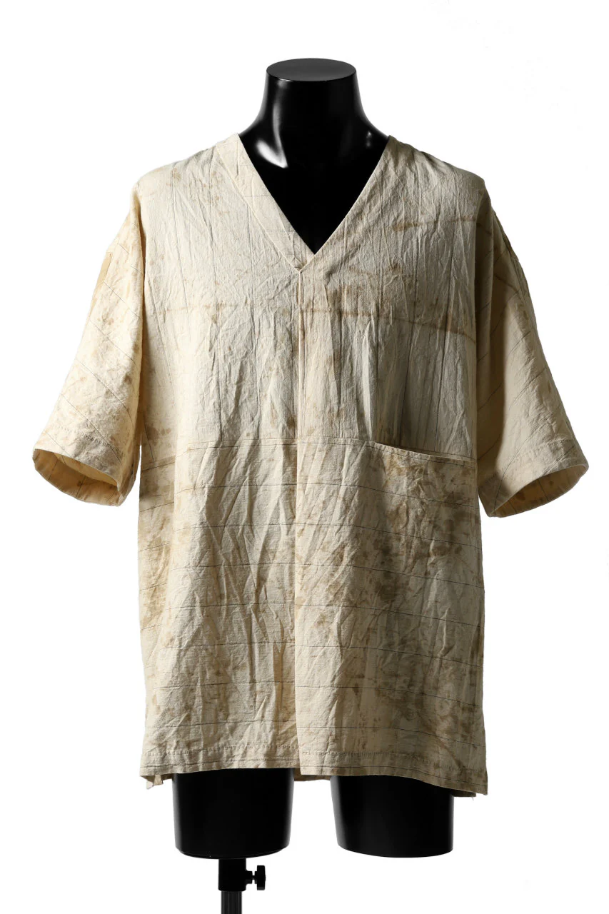 forme d'expression exclusive V Neck Scrub Shirt (Iced Tea)