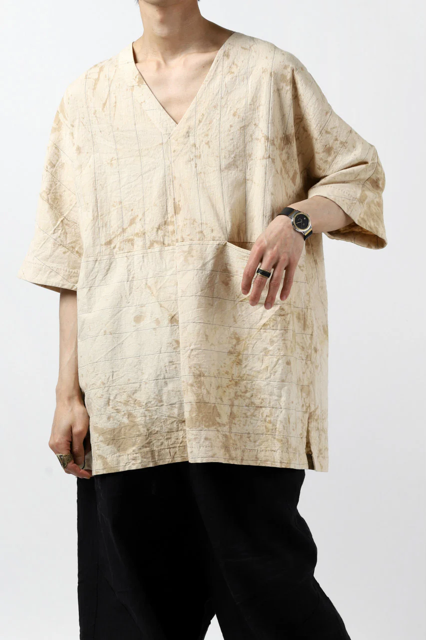 forme d'expression exclusive V Neck Scrub Shirt (Iced Tea) - Image 3