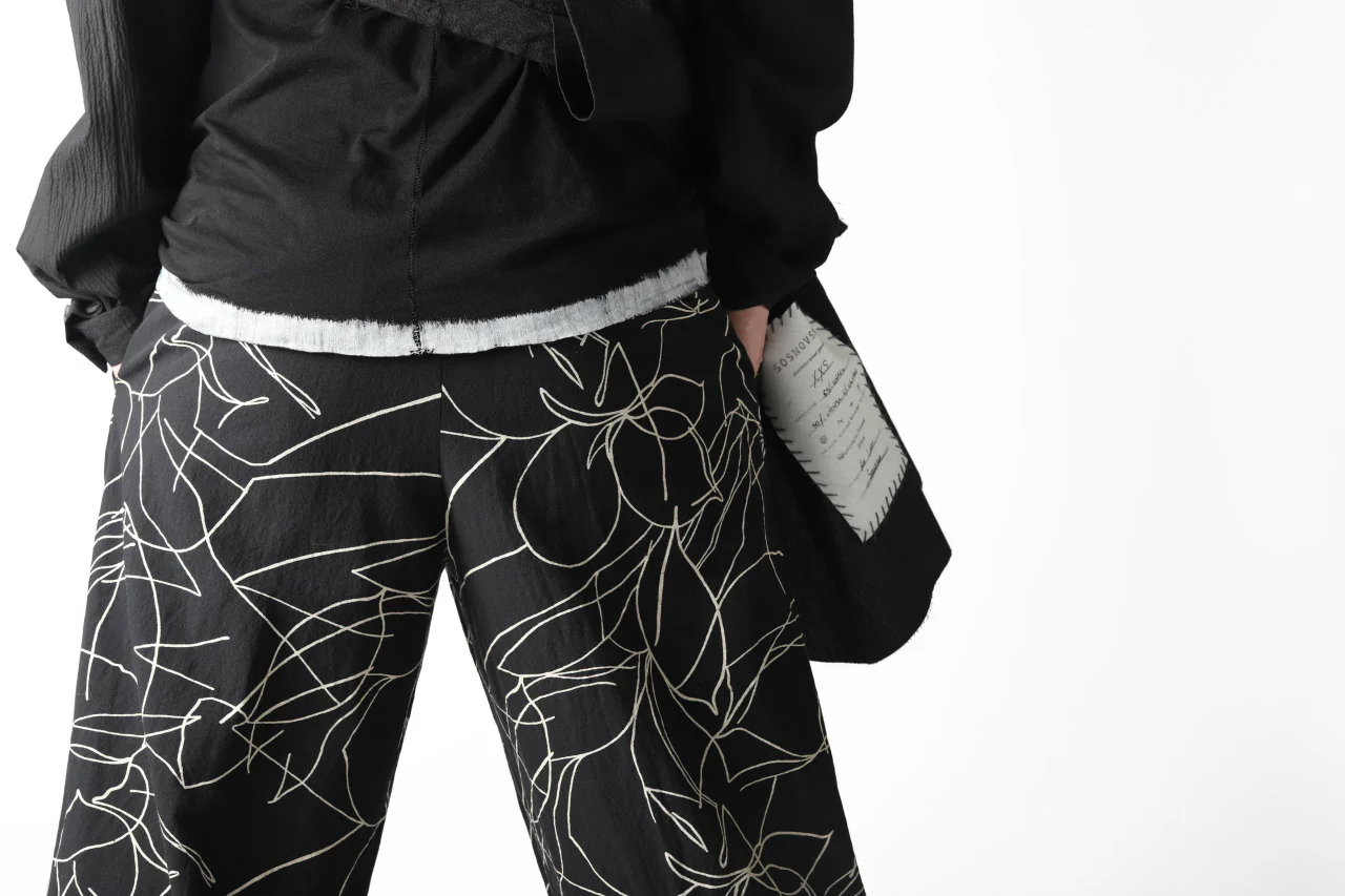 forme d'expression Narrow Tucked Wide Trousers (Black) - Image 45