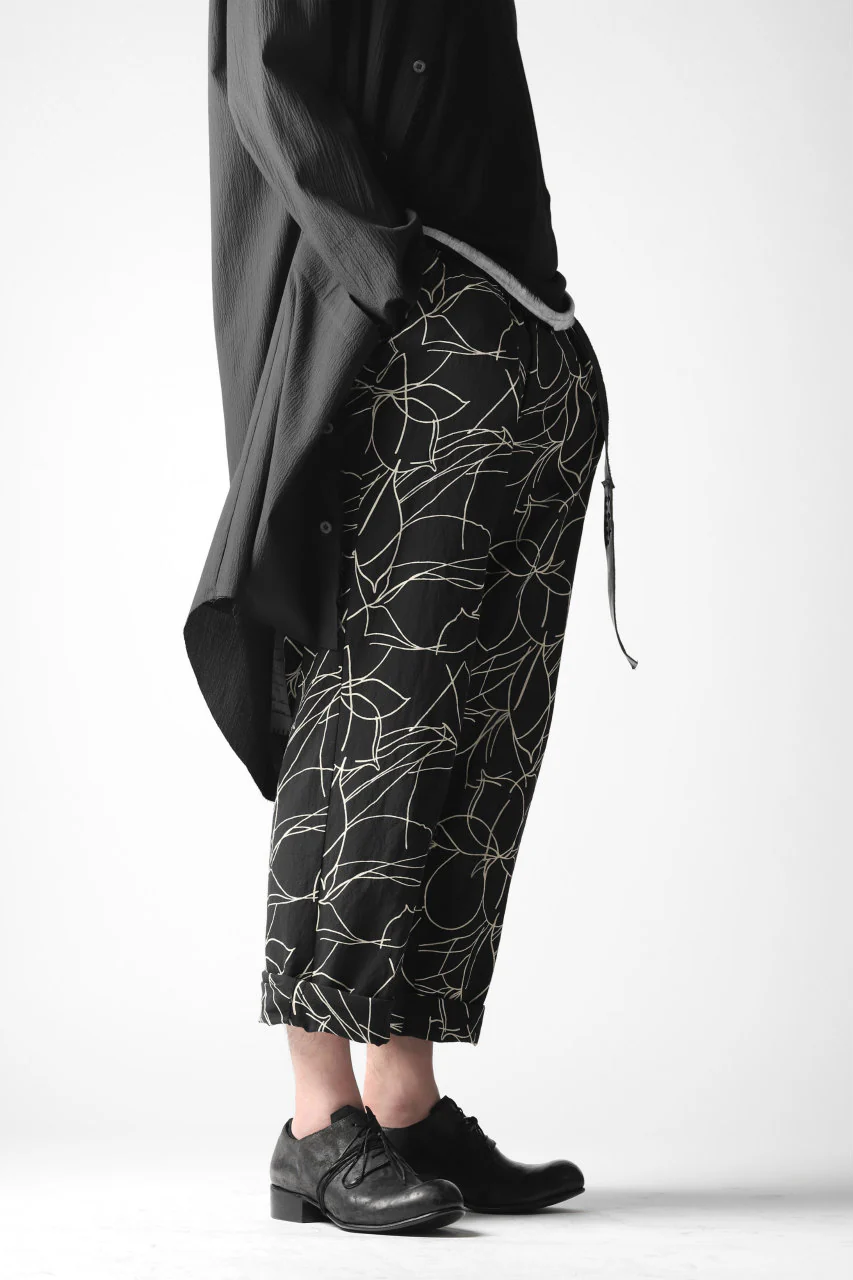forme d'expression Narrow Tucked Wide Trousers (Black) - Image 9