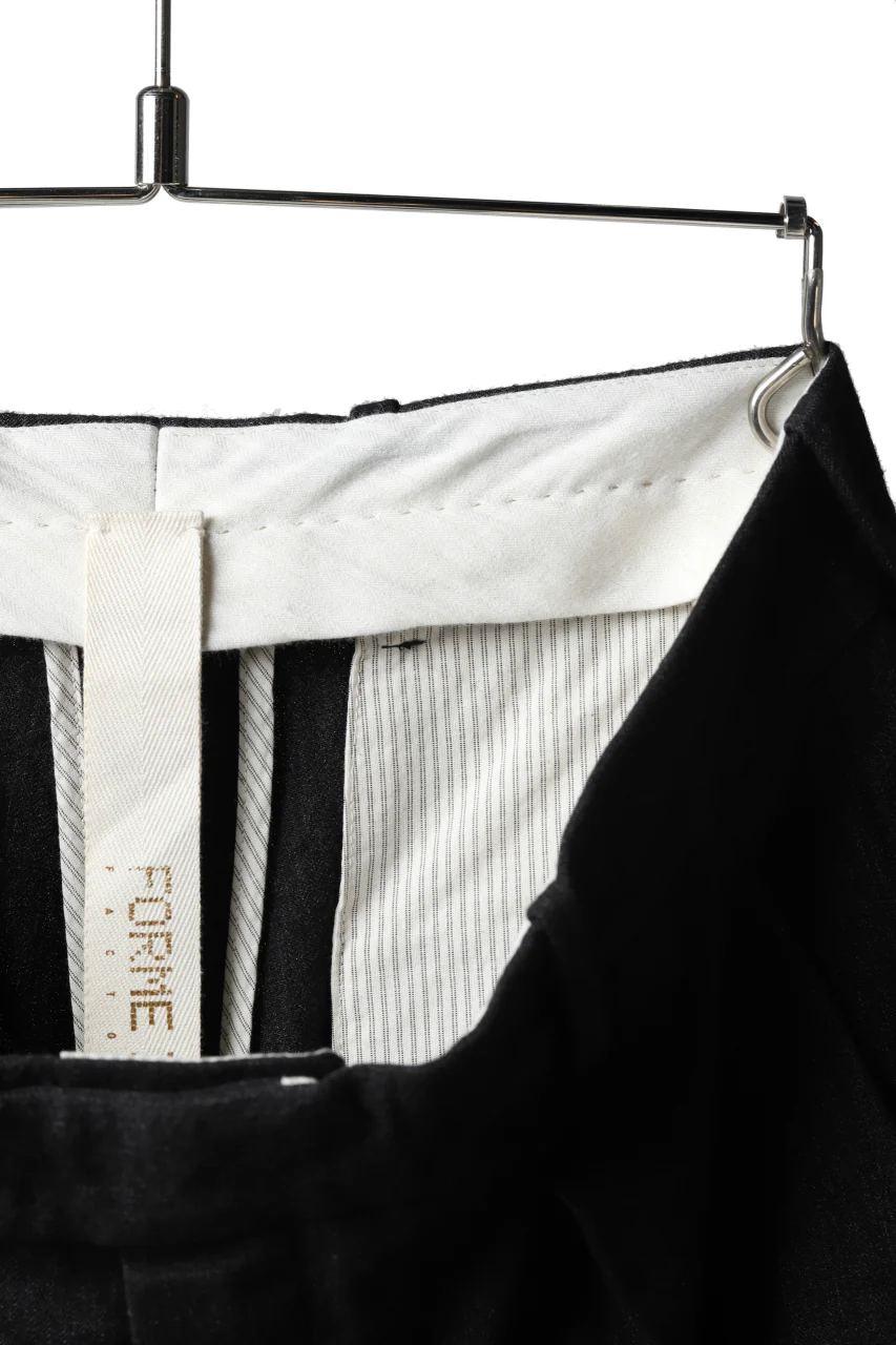 forme d'expression Tucked & Cuffed Trousers (Off Black) - Image 12