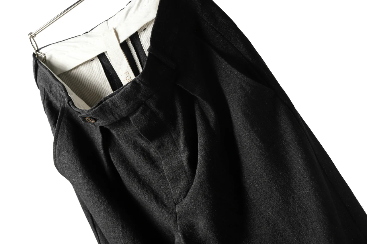 forme d'expression Tucked & Cuffed Trousers (Off Black) - Image 25
