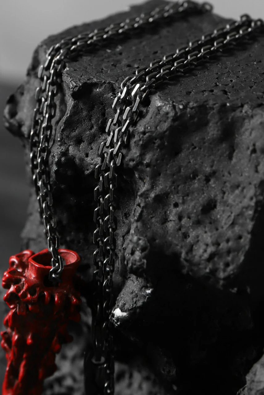 GASPARD HEX Small Horn bronze with red coating / 60cm chain - Image 5