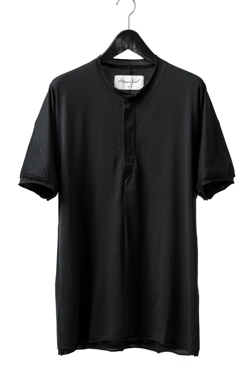 Hannibal. Hidden Button Placket T-Shirt / adrian 111. (DRY BLACK)