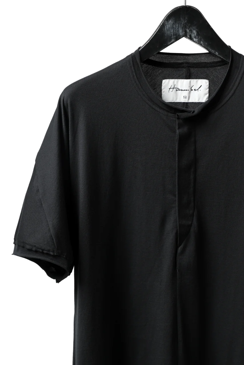 Hannibal. Hidden Button Placket T-Shirt / adrian 111. (DRY BLACK) - Image 4