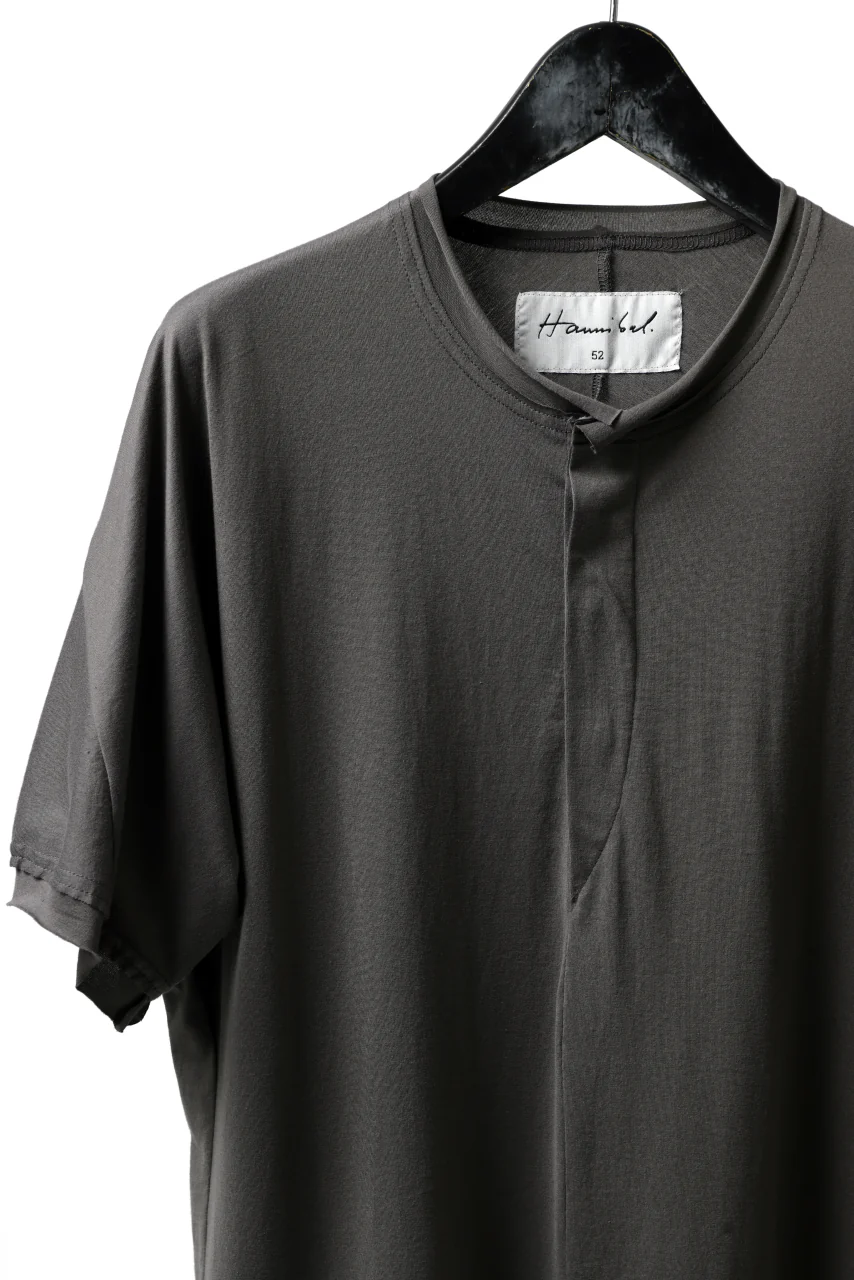 Hannibal. Hidden Button Placket T-Shirt / adrian 111. (STONE) - Image 4