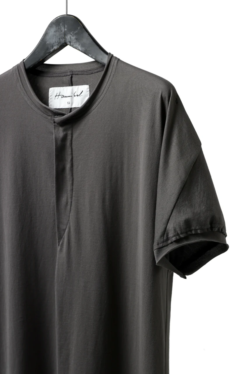 Hannibal. Hidden Button Placket T-Shirt / adrian 111. (STONE) - Image 9