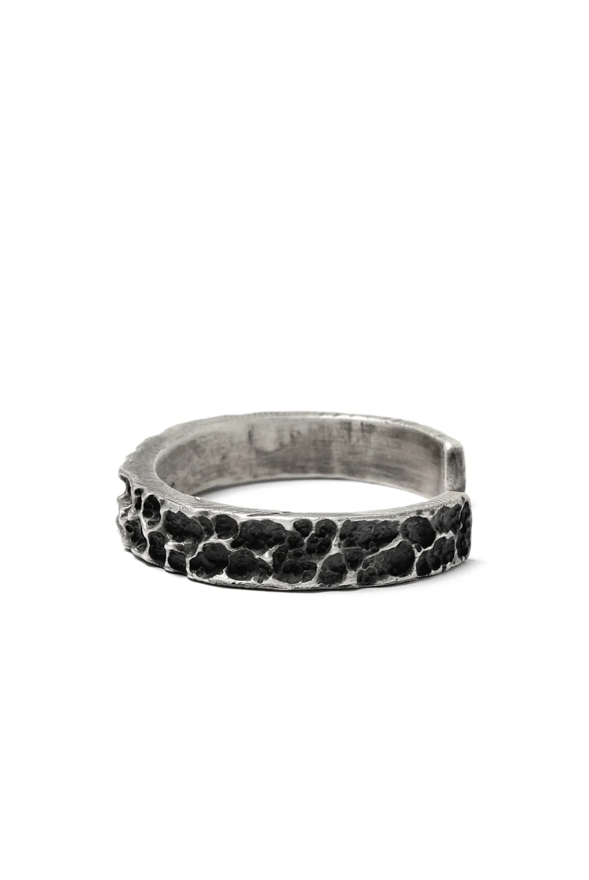 Holzpuppe Barnacles Eroded Basalt Rock Silver Bangle (BB-612) - Image 6