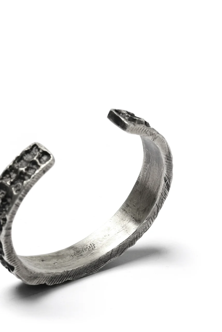 Holzpuppe Barnacles Eroded Basalt Rock Silver Bangle (BB-612) - Image 8