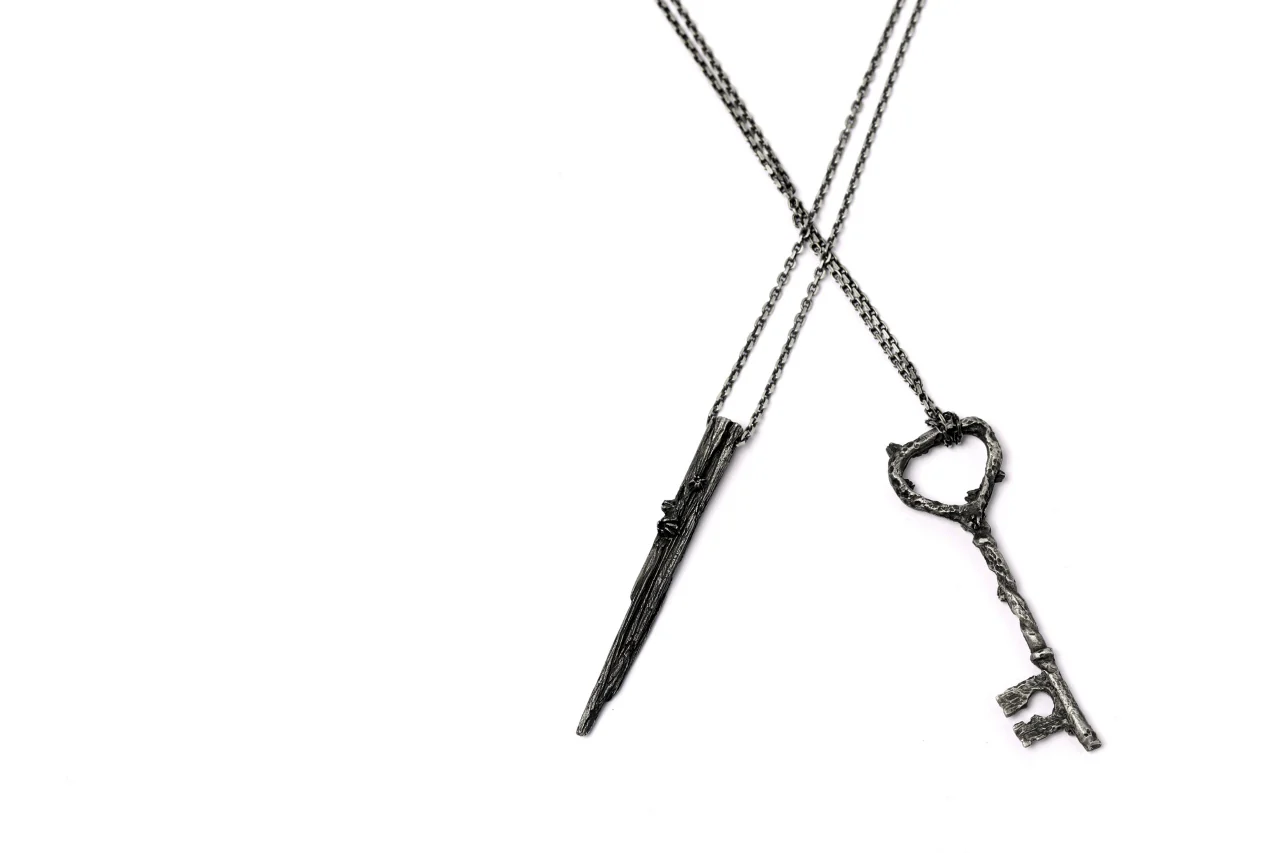 Holzpuppe Barnacles Rusted Key Pendant Necklace (KN-607) - Image 15