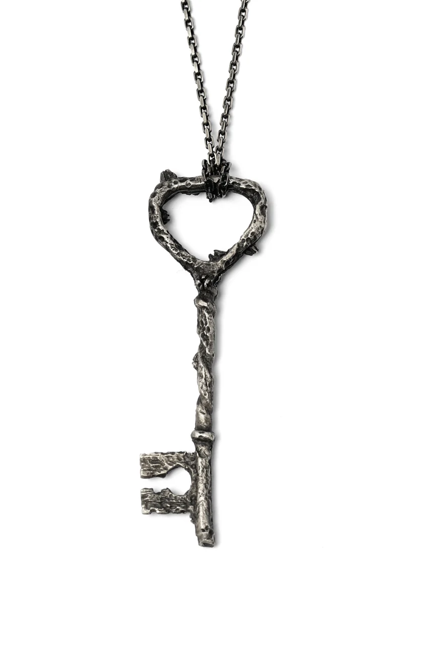 Holzpuppe Barnacles Rusted Key Pendant Necklace (KN-607) - Image 9