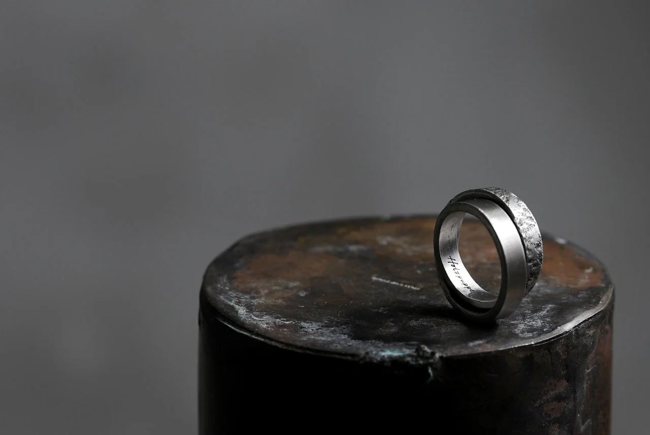 Holzpuppe Double banded Silver ring texture-1 - Image 16
