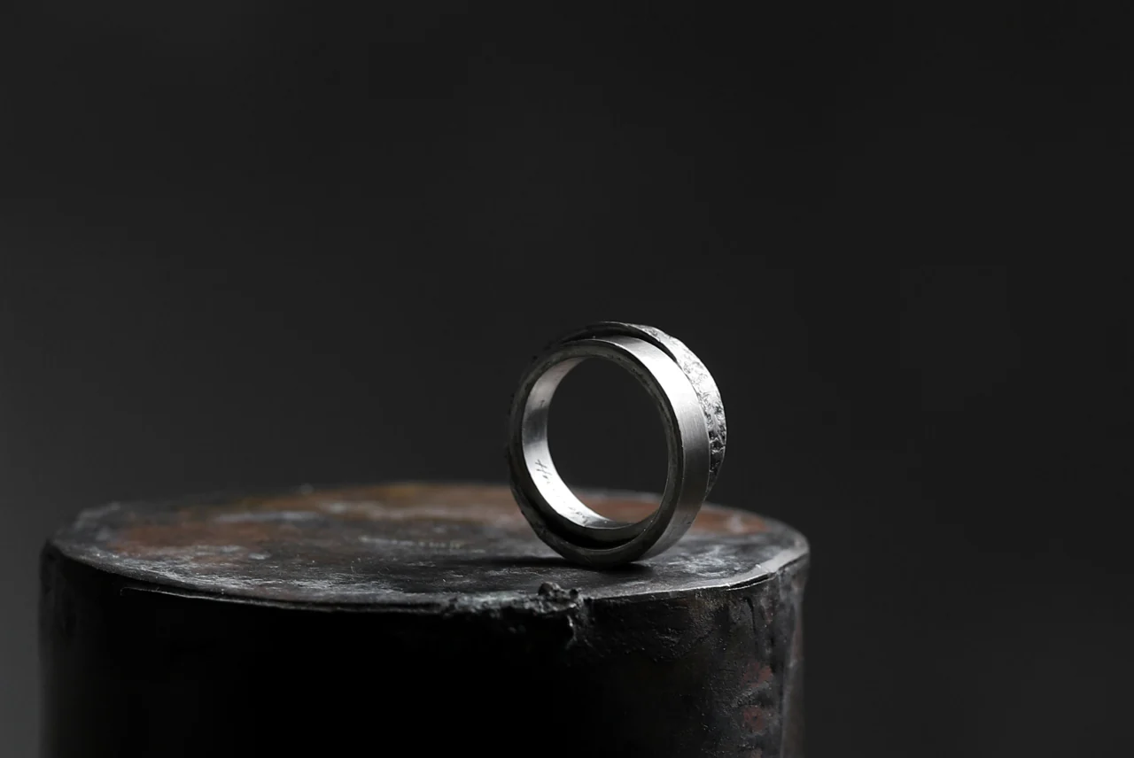 Holzpuppe Double banded Silver ring texture-1 - Image 18