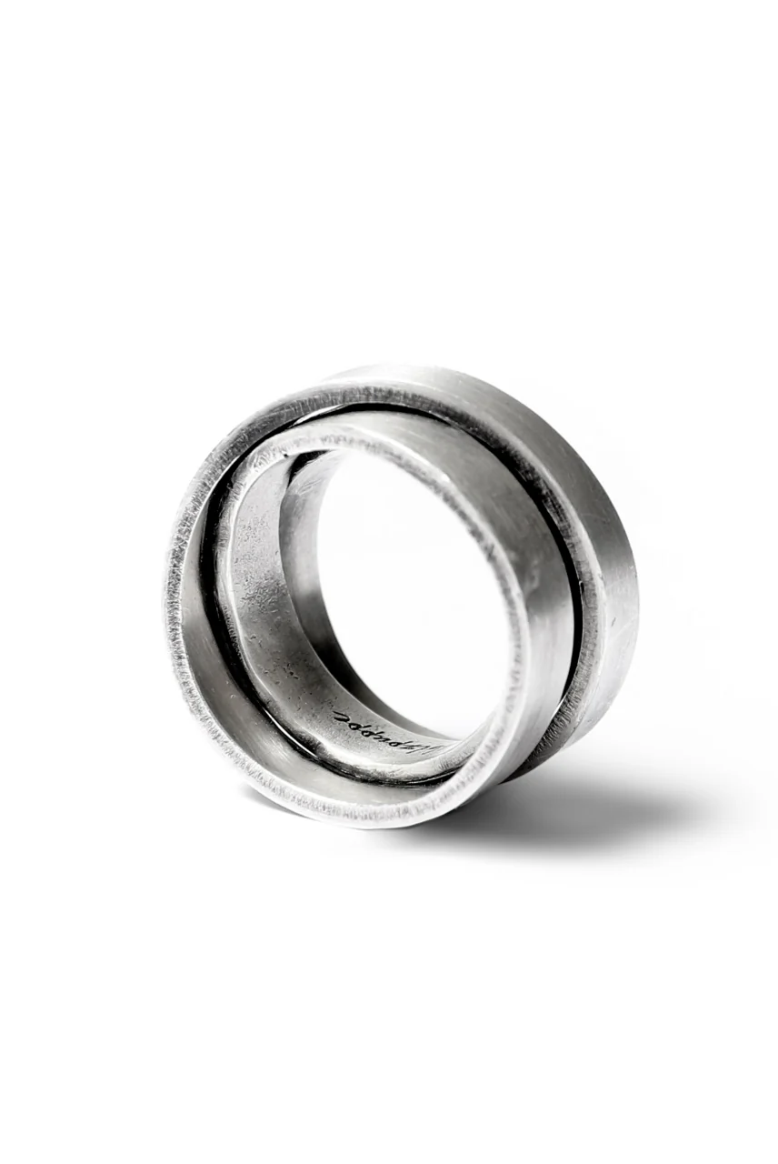 Holzpuppe Triple banded silver ring with unique texture - Image 9