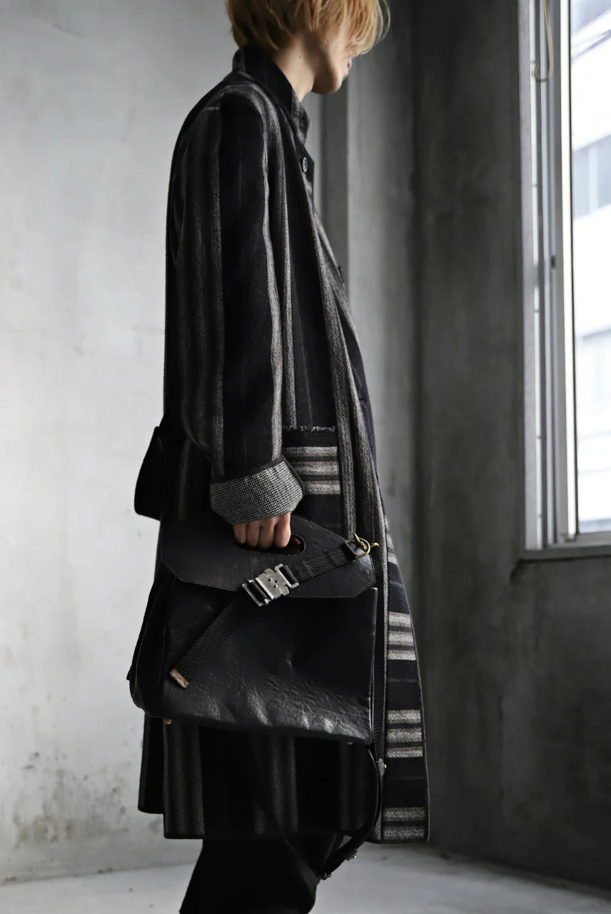 ierib BARK 2WAY HAND SHOULDER BAG / FVT Oiled Horse (BLACK) - Image 30