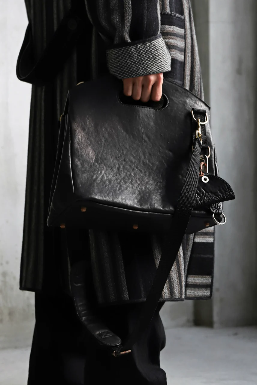 ierib BARK 2WAY HAND SHOULDER BAG / FVT Oiled Horse (BLACK) - Image 33