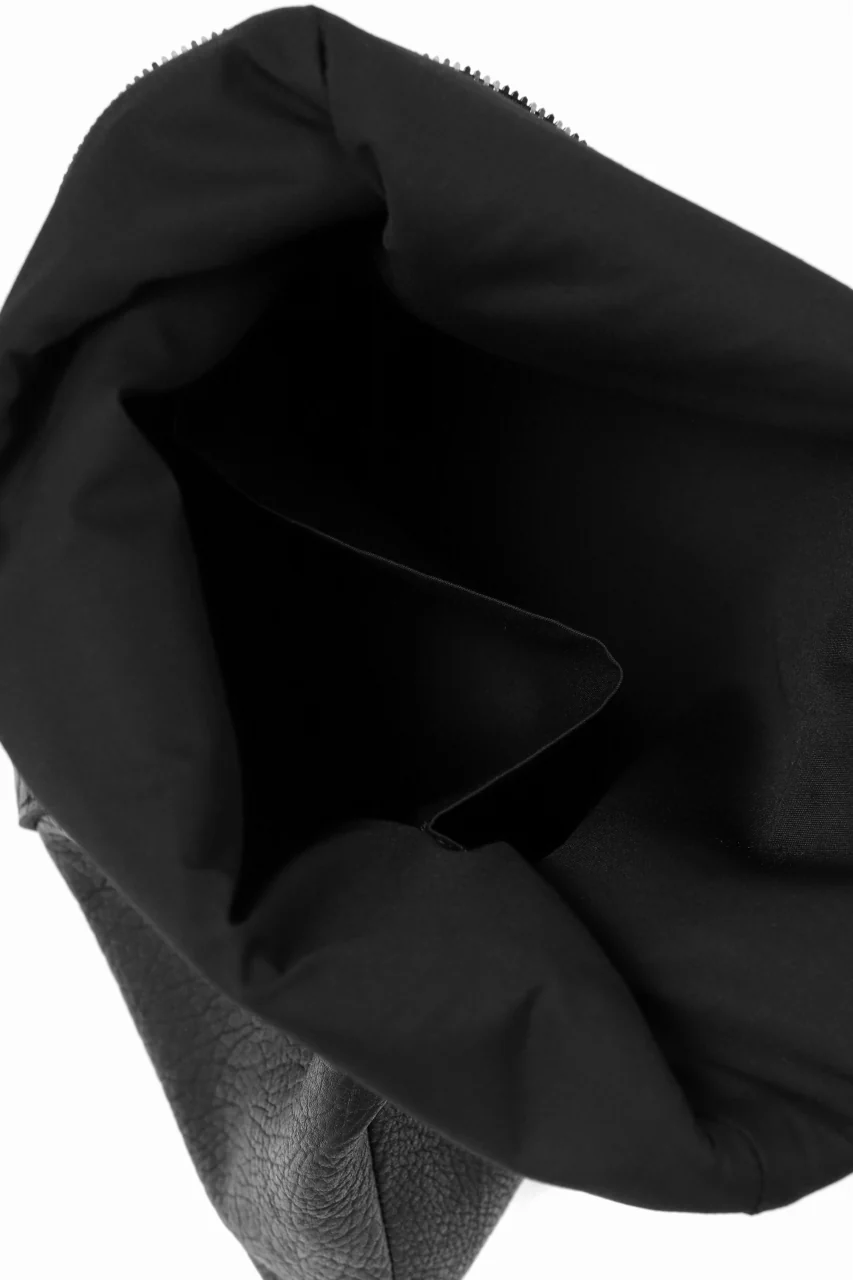 ierib exclusive folded shoulder-clutch bag / Shrunken Rough Bull (BLACK) - Image 29
