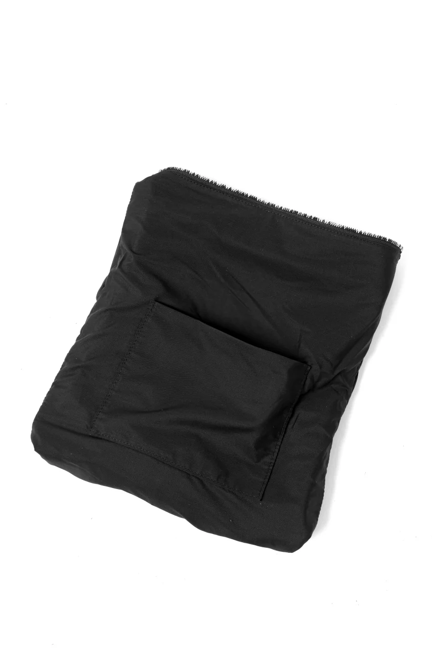 ierib Folded Clutch Bag with Hand Strap / FVT Oiled Horse (BLACK) - Image 11