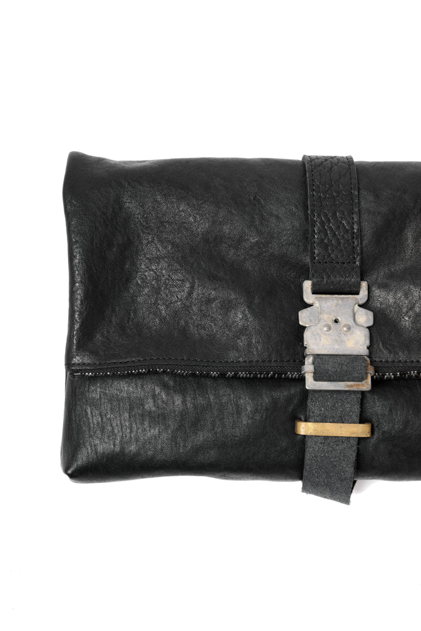 ierib Folded Clutch Bag with Hand Strap / FVT Oiled Horse (BLACK) - Image 12