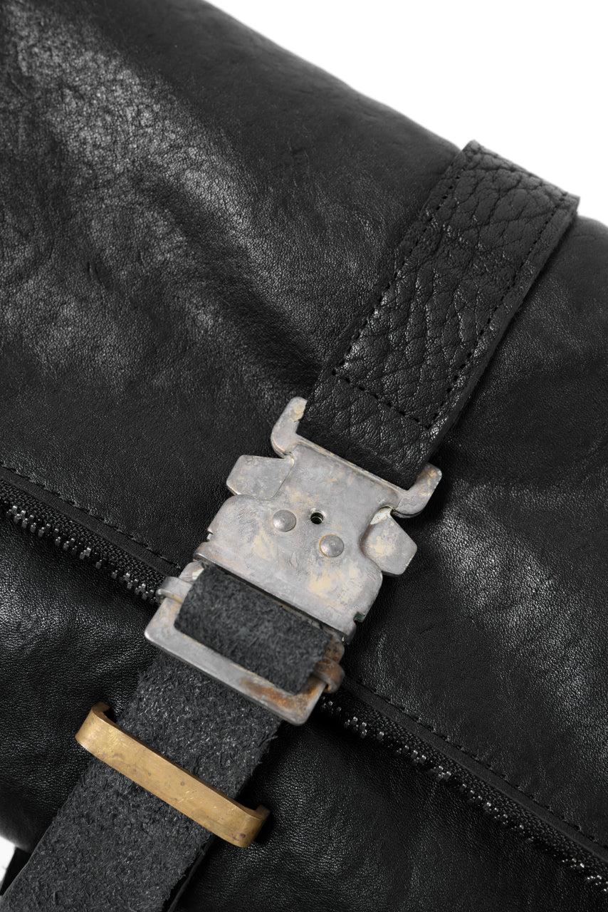 ierib Folded Clutch Bag with Hand Strap / FVT Oiled Horse (BLACK) - Image 14