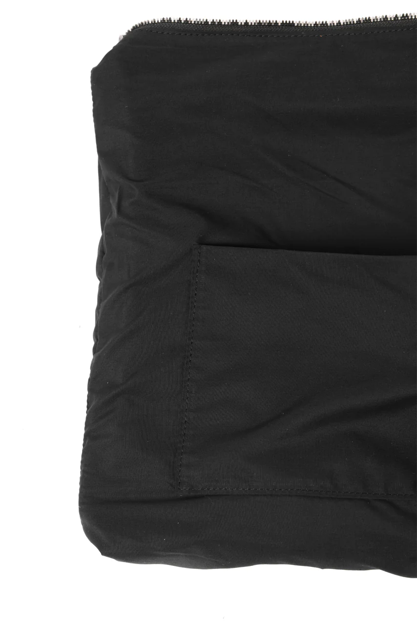 ierib Folded Clutch Bag with Hand Strap / FVT Oiled Horse (BLACK) - Image 23