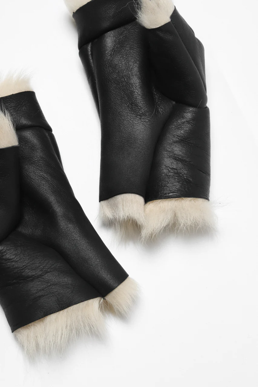 ierib GLOVES / TOSCANA BABY SHEEP MOUTON FUR (BLACK x CREAM) - Image 6