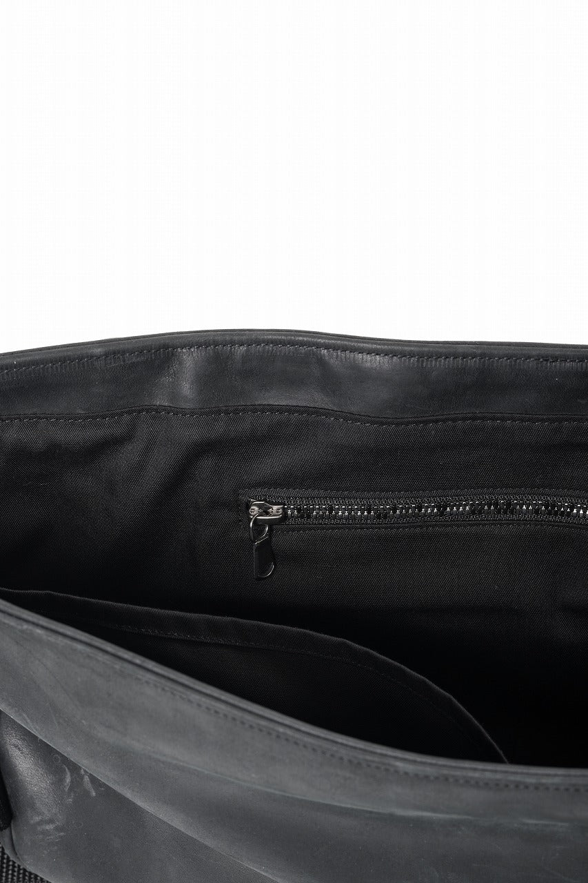 ierib Messenger Bag with Industrial Buckles / Horse Nubuck Leather (BLACK) - Image 21