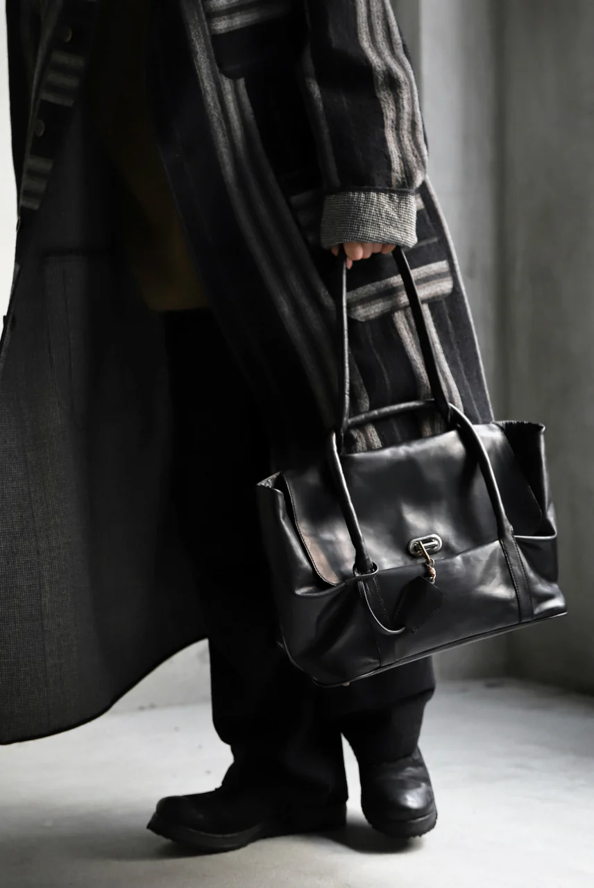 ierib ONE SHOULDER BOSTON BAG / smooth horse leather (BLACK) - Image 29