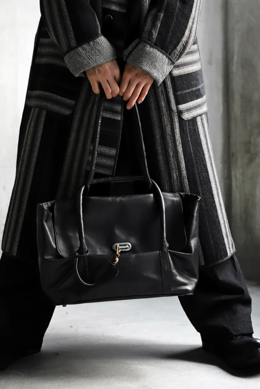 ierib ONE SHOULDER BOSTON BAG / smooth horse leather (BLACK) - Image 30