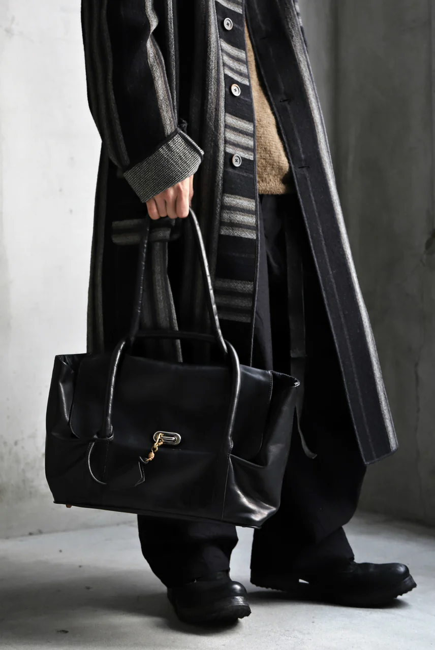ierib ONE SHOULDER BOSTON BAG / smooth horse leather (BLACK) - Image 33