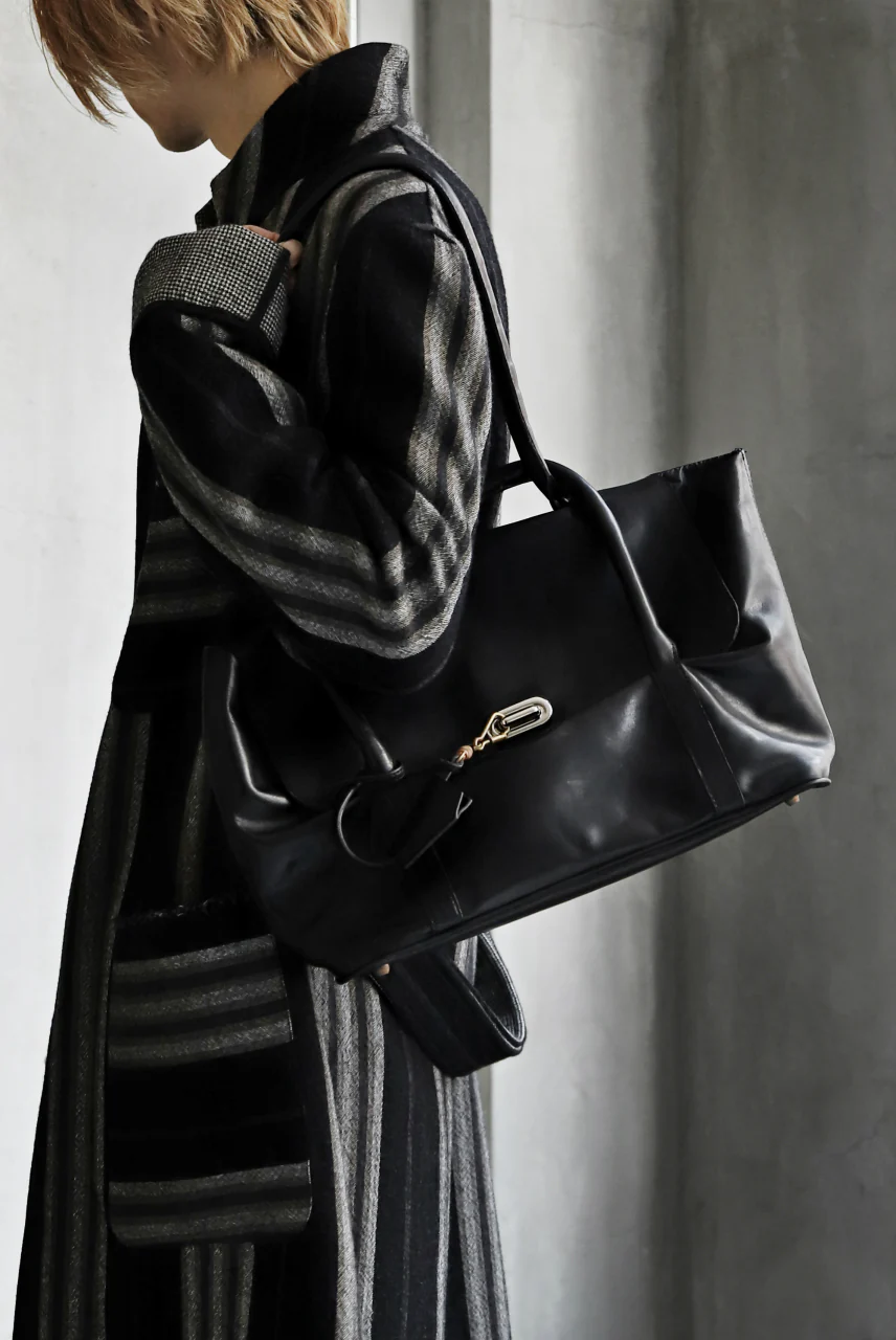 ierib ONE SHOULDER BOSTON BAG / smooth horse leather (BLACK) - Image 45