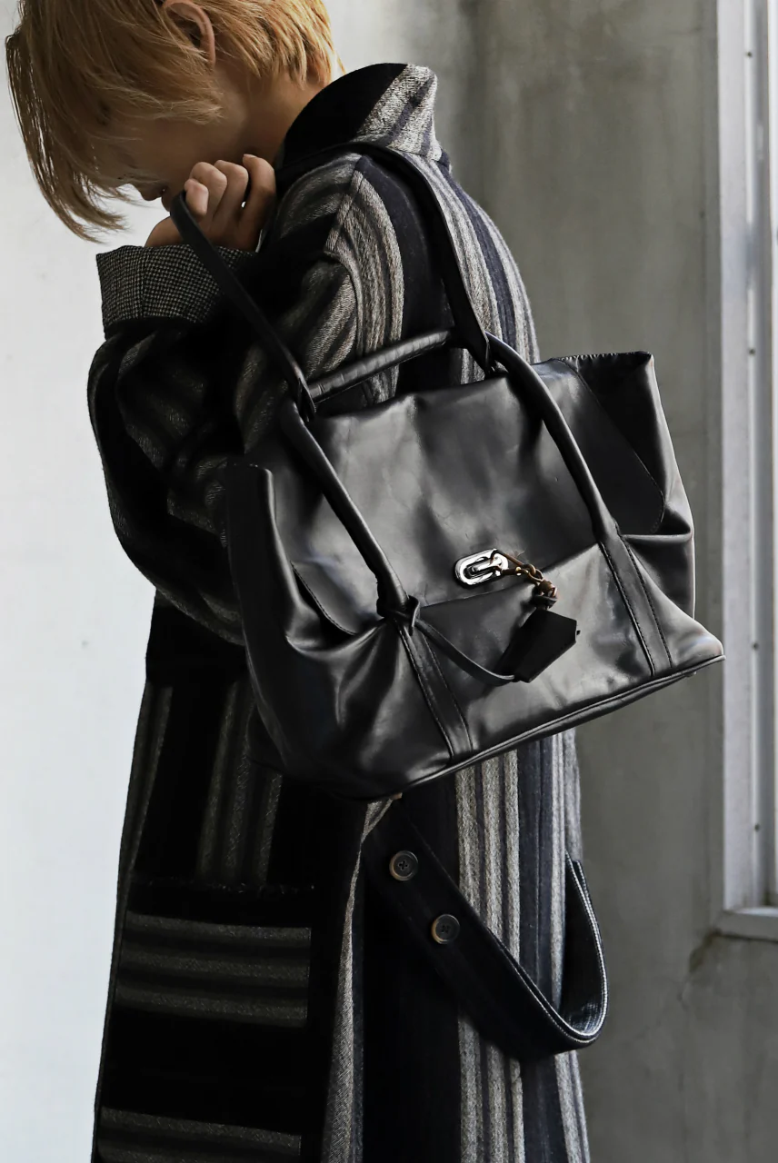 ierib ONE SHOULDER BOSTON BAG / smooth horse leather (BLACK) - Image 5