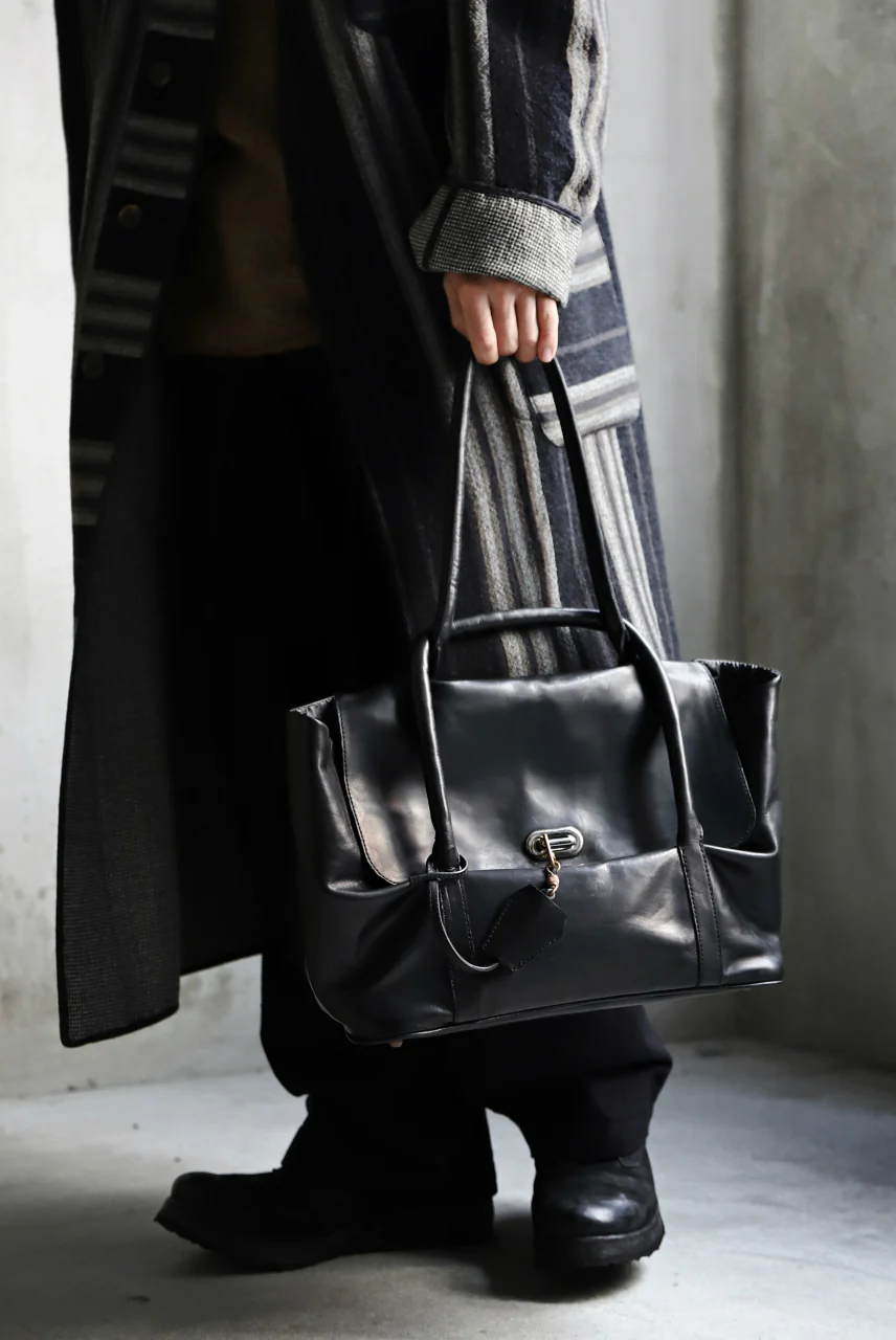 ierib ONE SHOULDER BOSTON BAG / smooth horse leather (BLACK) - Image 6