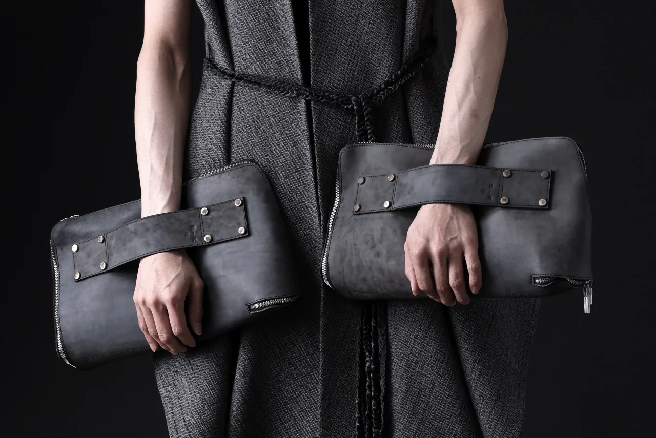 ierib onepiece clutch-bag / Shell Cordovan (MARBLE GREY #B) - Image 31