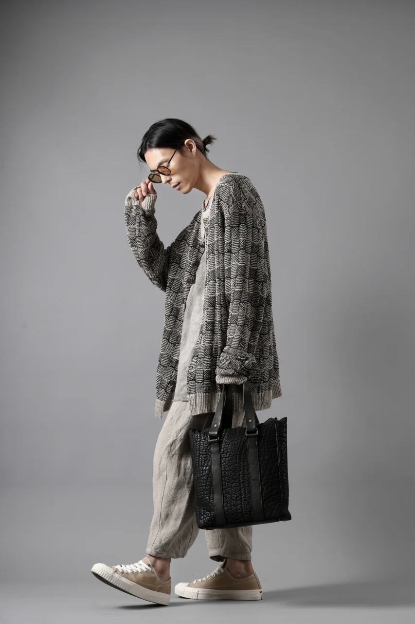 ierib Square Hand Tote Bag / Rough Bull (BLACK) - Image 23