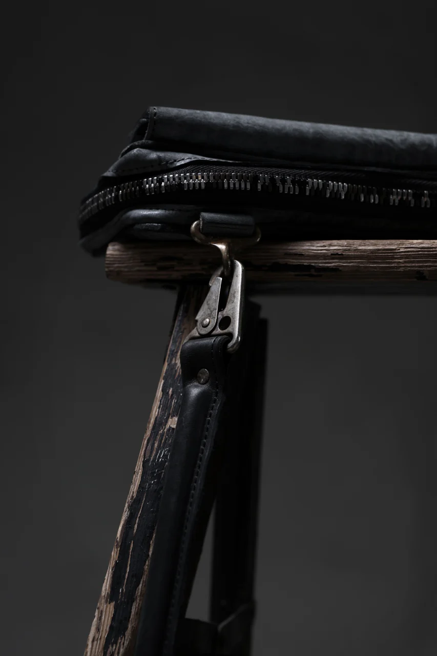 ierib Wallet Bag with Strap / White Waxed Shrunken Horse (BLACK) - Image 32