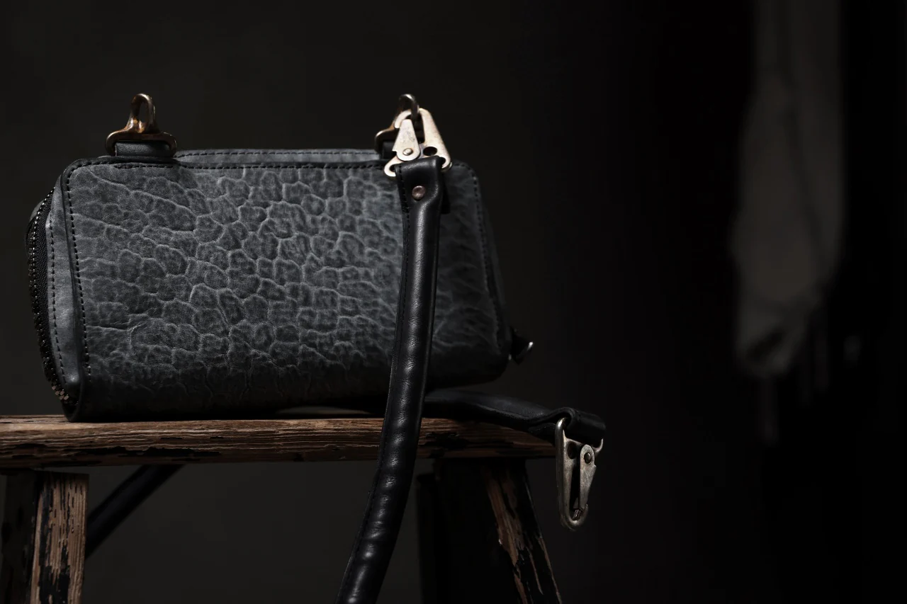 ierib Wallet Bag with Strap / White Waxed Shrunken Horse (BLACK) - Image 40