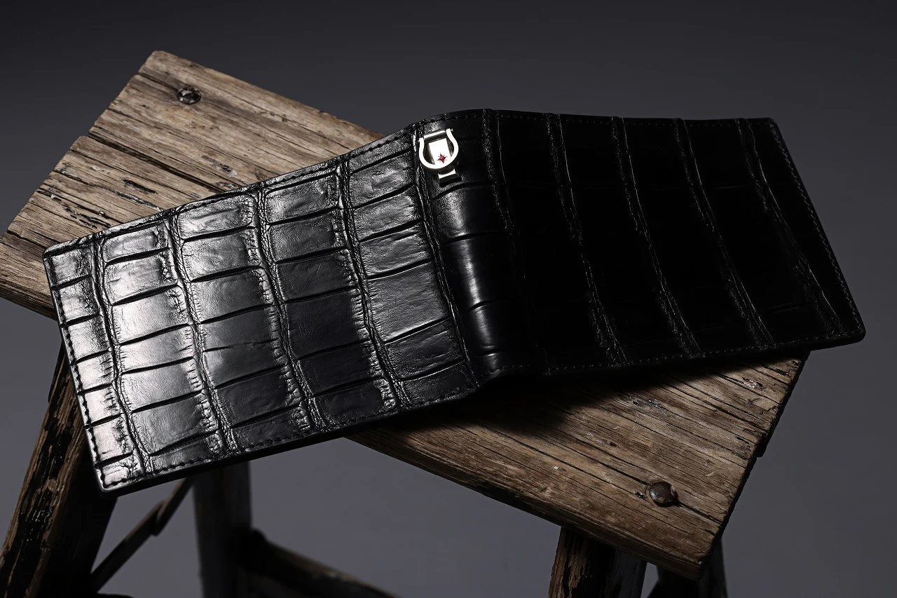 ISAMU KATAYAMA BACKLASH 2 FOLD WALLET / CROCODILE LEATHER (BLACK) - Image 31