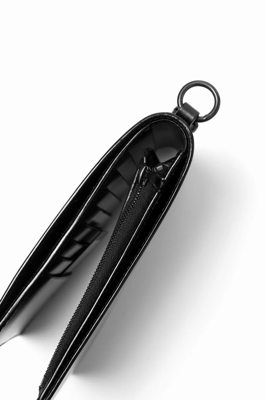 ISAMU KATAYAMA BACKLASH BILLFOLD WALLET / BRIDLE LEATHER (BLACK) - Image 12