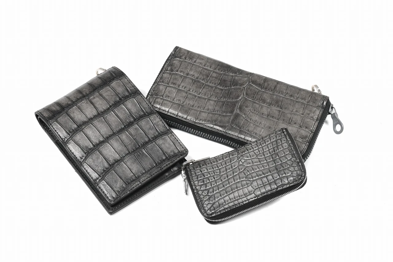 ISAMU KATAYAMA BACKLASH CROCODILE 2 FOLD WALLET / INK DYED (SUMI) - Image 12