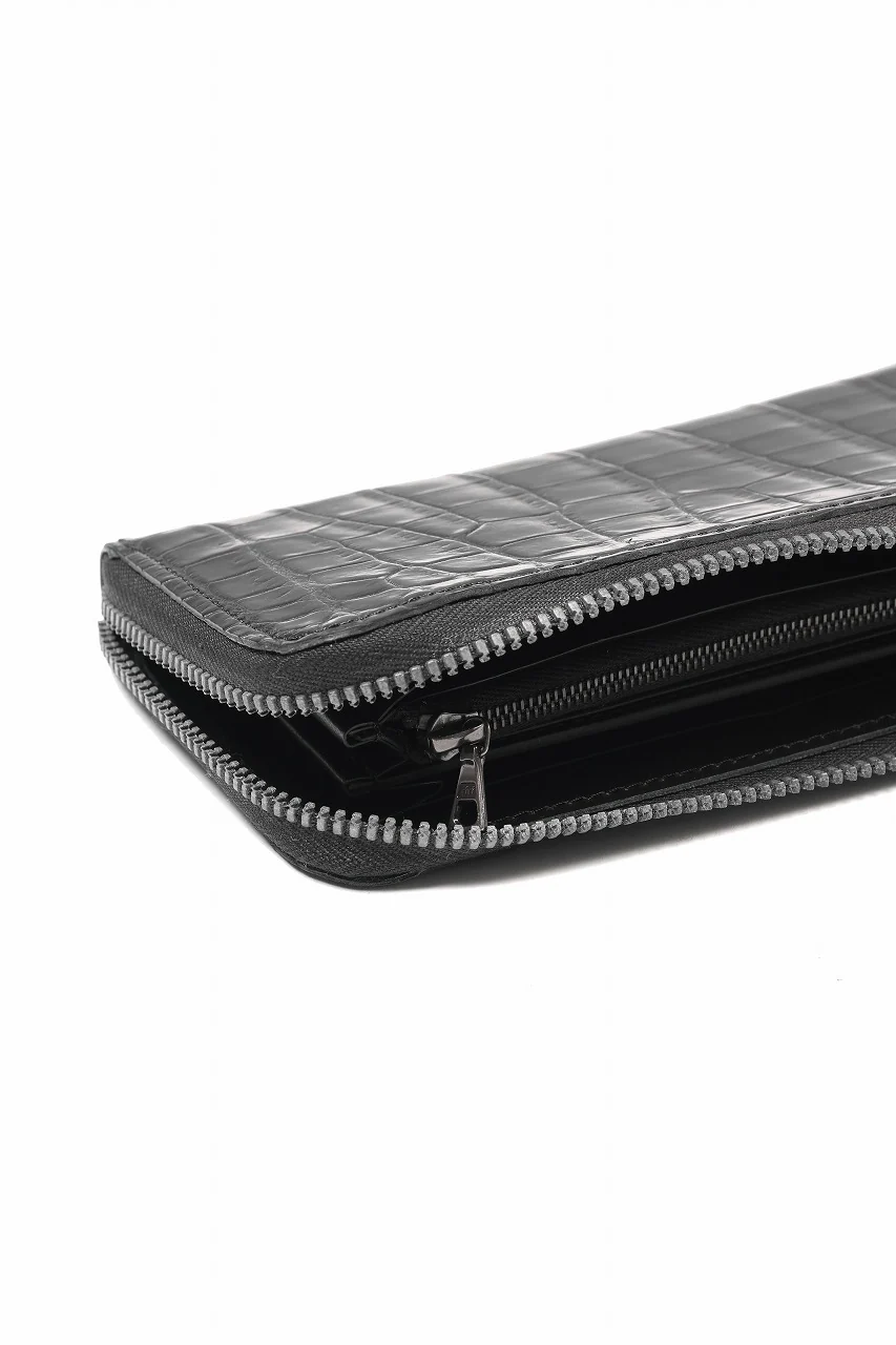 ISAMU KATAYAMA BACKLASH CROCODILE ROUND FASTNER WALLET (BLACK) - Image 16