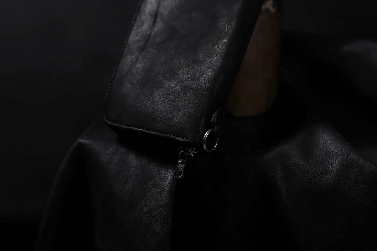 ISAMU KATAYAMA BACKLASH exclusive ROUND FASTNER WALLET / DOUBLE-SHOULDER OBJECT DYED (BLACK) - Image 54