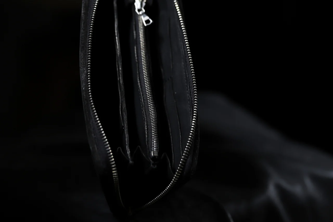 ISAMU KATAYAMA BACKLASH exclusive ROUND FASTNER WALLET / DOUBLE-SHOULDER OBJECT DYED (BLACK) - Image 61