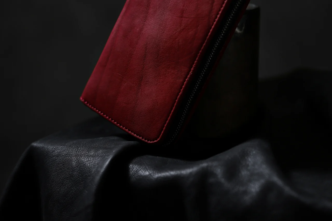 ISAMU KATAYAMA BACKLASH exclusive ROUND FASTNER WALLET / DOUBLE-SHOULDER OBJECT DYED (RED) - Image 32